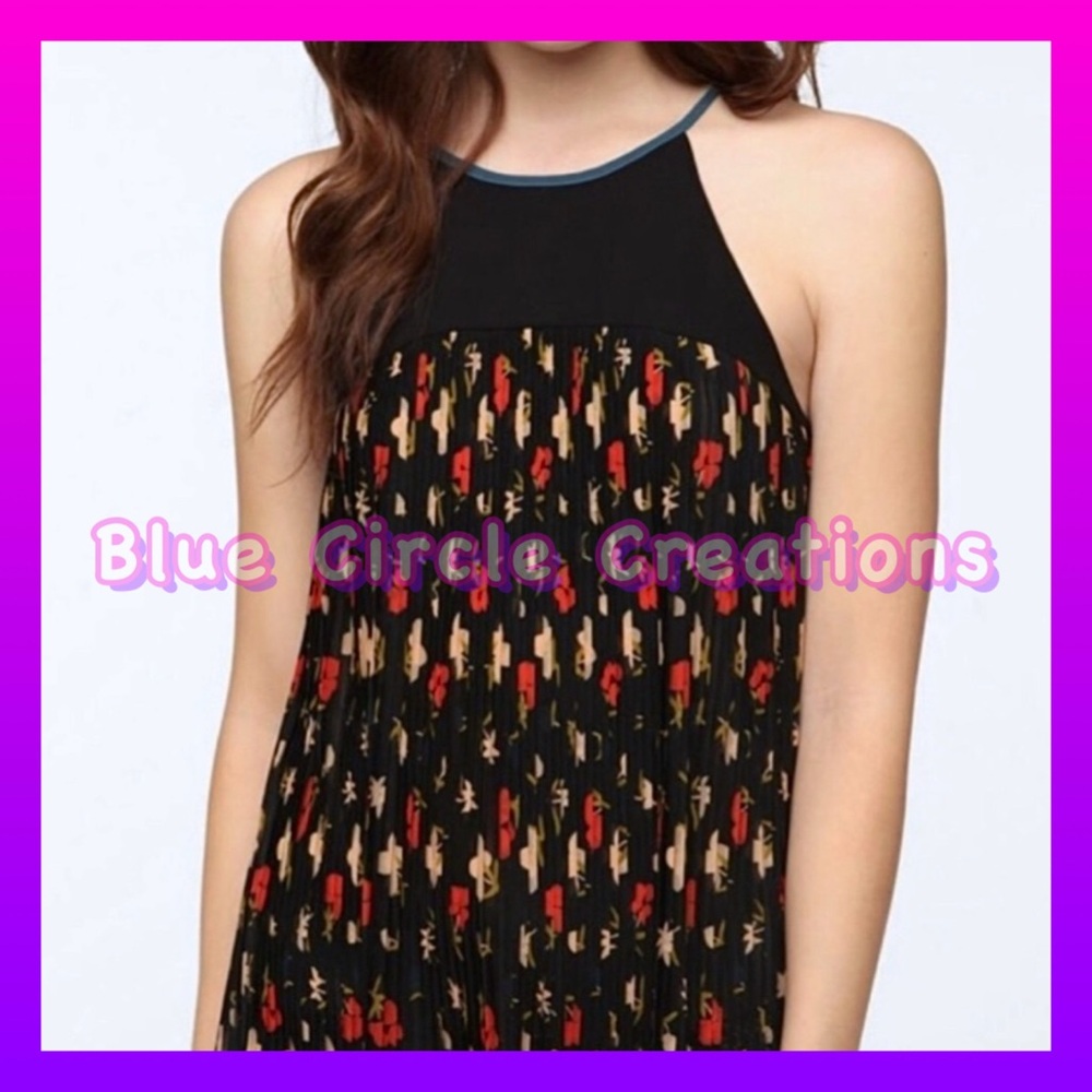 Cooperative Black and Floral Pleated Swing Racerback Tank Top Size Medium